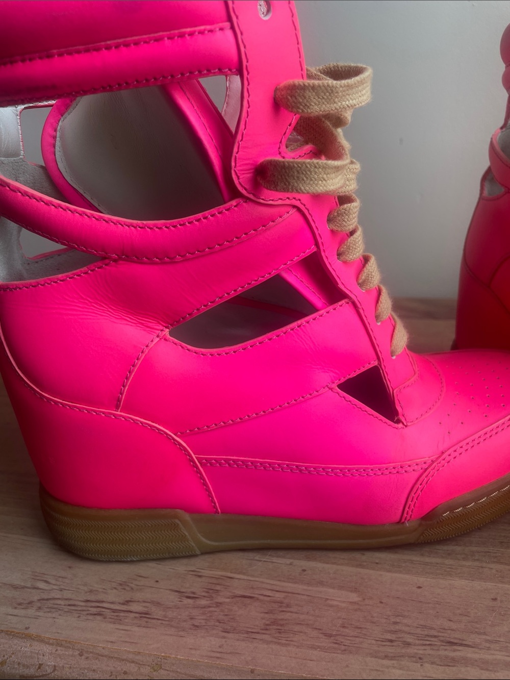 Marc by Marc Jacobs Neon Pink High-Top Sneakers with Tan Laces - Picture 4 of 4